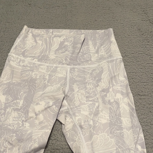 Lululemon wunder under crop legging size 6 - Picture 3 of 7